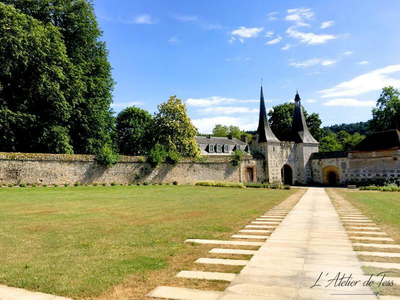 Bed and Breakfast L'Atelier de Tess Le Bec-Hellouin Exterior foto