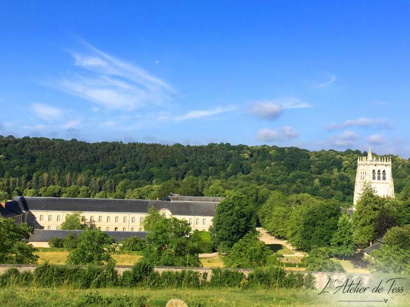 Bed and Breakfast L'Atelier de Tess Le Bec-Hellouin Exterior foto