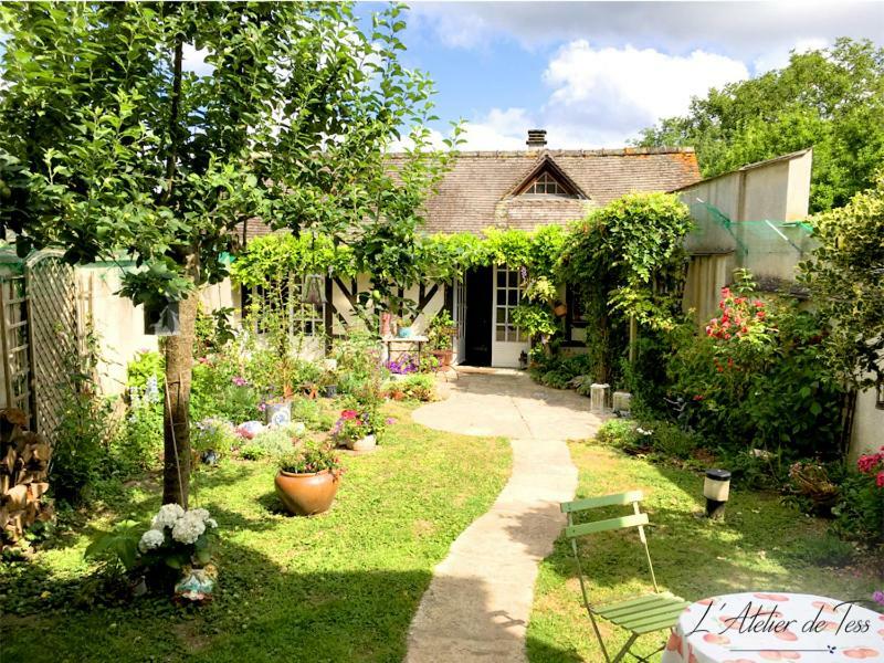 Bed and Breakfast L'Atelier de Tess Le Bec-Hellouin Exterior foto