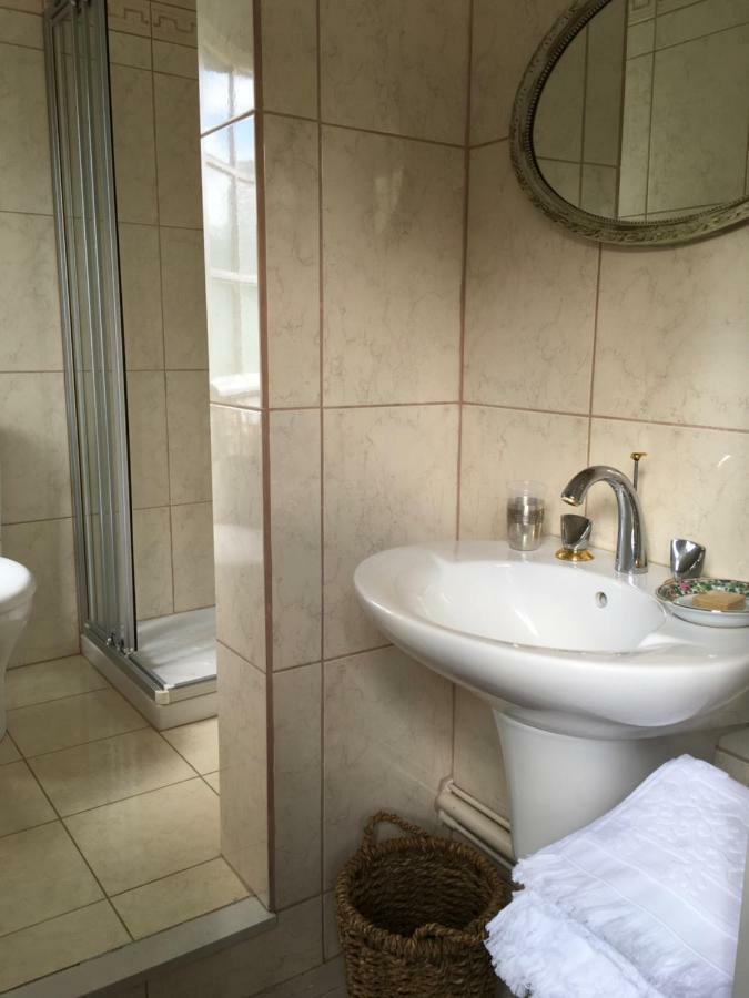 Bed and Breakfast L'Atelier de Tess Le Bec-Hellouin Exterior foto