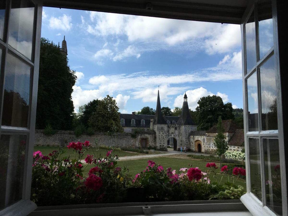 Bed and Breakfast L'Atelier de Tess Le Bec-Hellouin Exterior foto